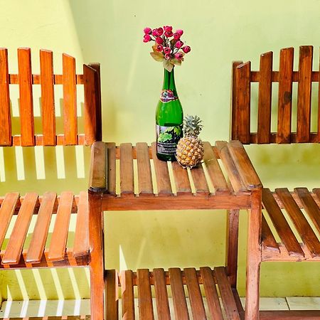 Kurnia Family Homestay & Restaurant! Huu Екстер'єр фото