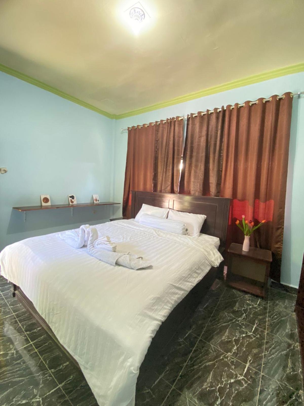 Kurnia Family Homestay & Restaurant! Huu Екстер'єр фото